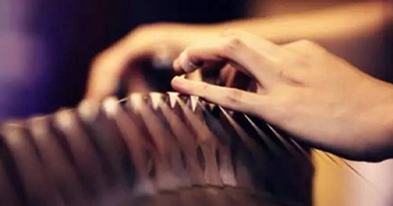How to avoid injury to the left hand when practicing the guzheng?