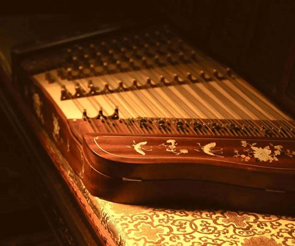 Two playing techniques of dulcimer