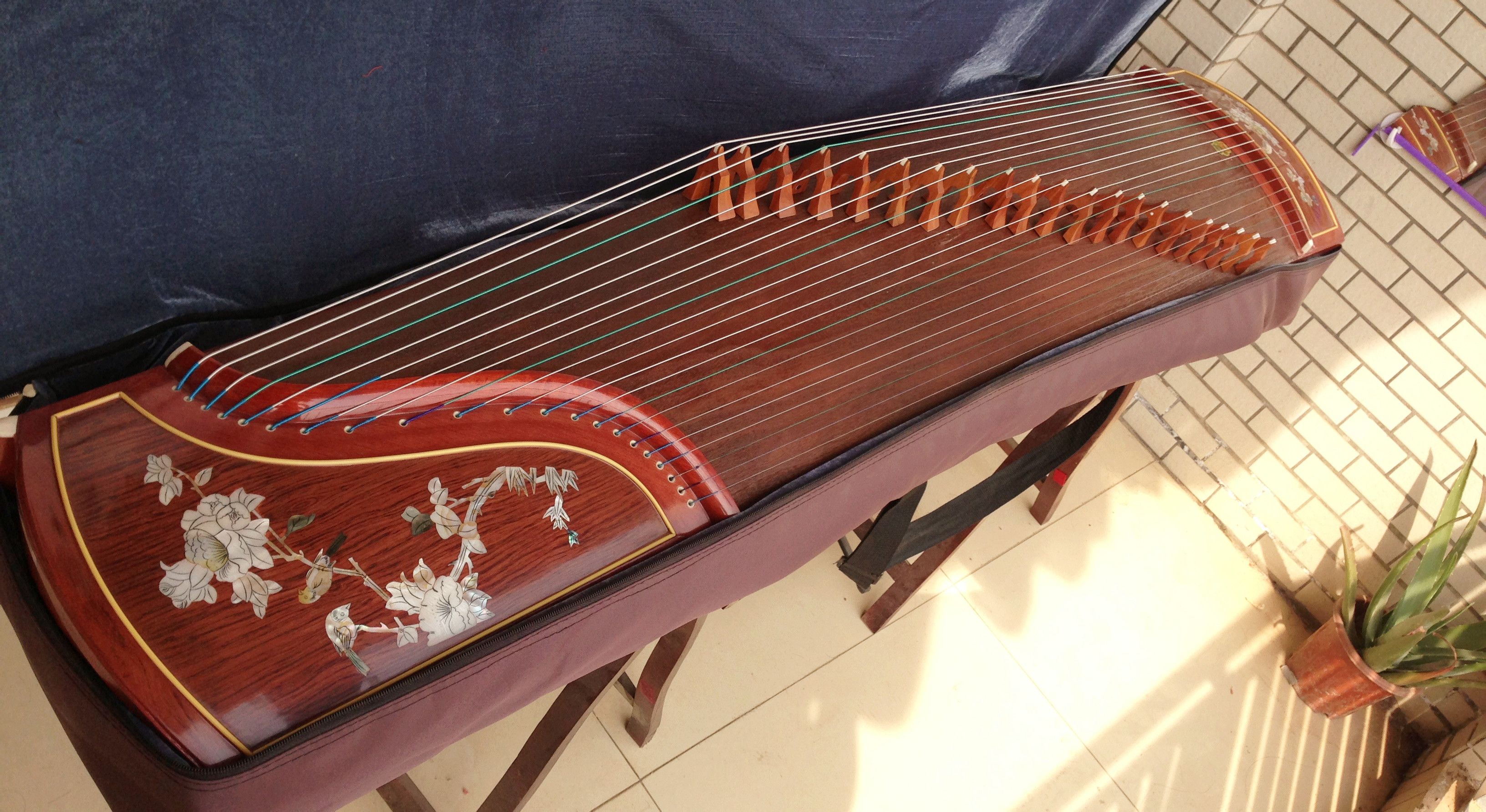 Maintenance methods to prevent guzheng from cracking