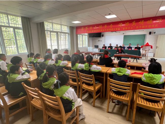 Traditional national musical instrument Guzheng public welfare spread to campus