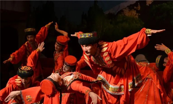 Precipitation of the vast history Eagle dance on the Pamirs