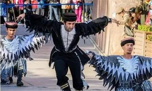 Precipitation of the vast history Eagle dance on the Pamirs