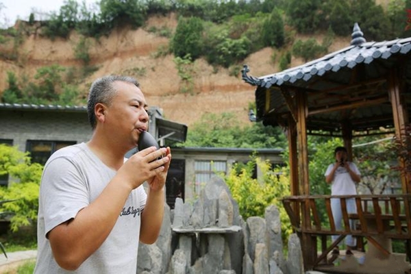 After 11 years in Xun, the post-80s couple turned the Taoxun workshop into a garden