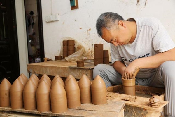 After 11 years in Xun, the post-80s couple turned the Taoxun workshop into a garden