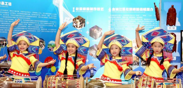 Hechi, Guangxi: Cultural Heritage Zhuang Bee Drum Rap