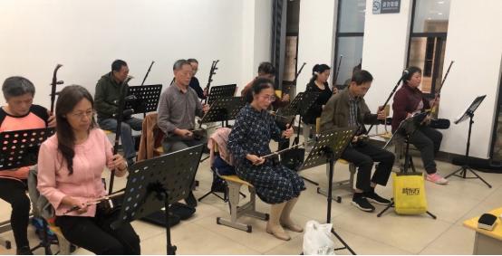 The live broadcast of Erhu has been watched by millions to realize the inheritance of intangible cultural heritage and national musical instruments