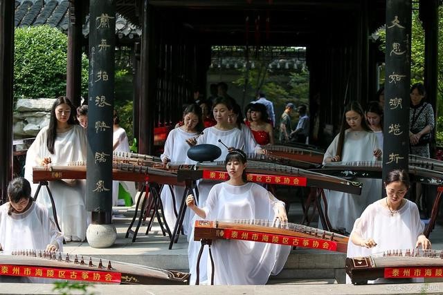 The national musical instrument Guzheng has a long history and one of the protagonists of the industrialization of contemporary music culture