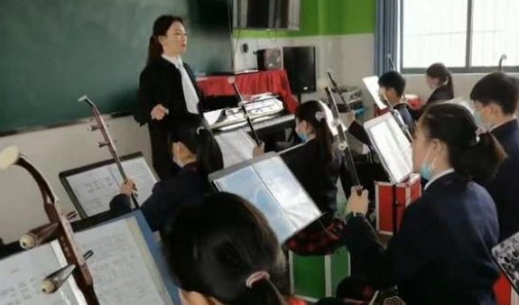 许昌市光明路小学二胡社团活动纪实