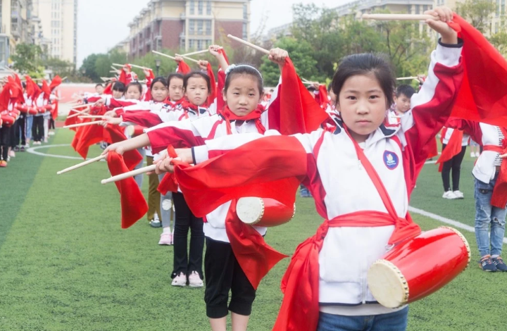 桃园小学北校区用腰鼓 奏出“双减”新乐章