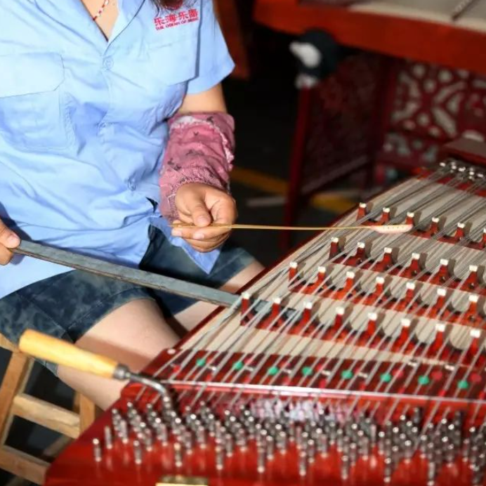 What are the preparations for the tuning of the dulcimer and the tuning sequence of the dulcimer