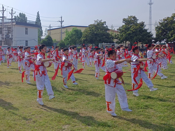 柴湖镇中小学：展体艺成果 促