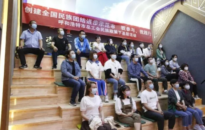 Hohhot Federation of Trade Unions' Advanced Deeds Report Meeting of Model Workers Entered the Exhibition Hall of Inner Mongolian Traditional Musical Instruments