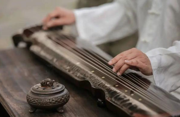 An introduction to the beauty of the fingering of the guqin