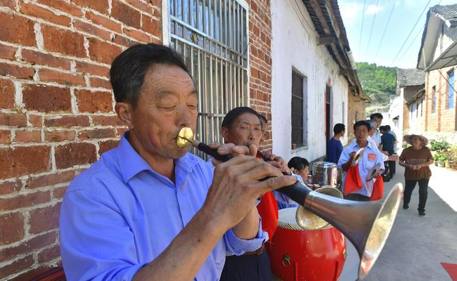 Xizhen Community Street, Manshuihe Town: Suona sounds, long emotional charm