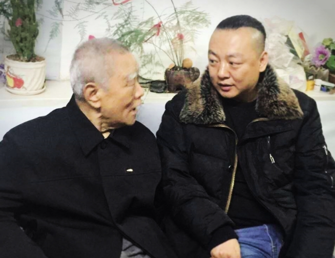 满语歌手阿克善：让小众的东西‘活’下去