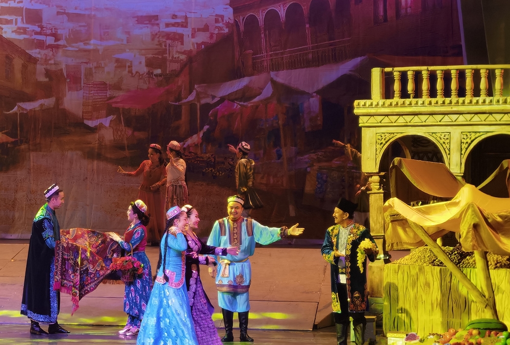 Music dance poem and painting Muqam Impression was staged in Muqam Art Troupe Theater of Xinjiang Art Theater