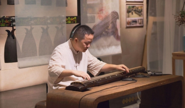 500 Ming Dynasty guqin stunning display in Guangxi, the melody of the violin curls back to the classical rhyme