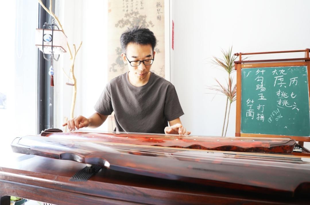 Master Zhang Dezhen: The ancient craftsmanship of the piano to inherit the millennium rhyme