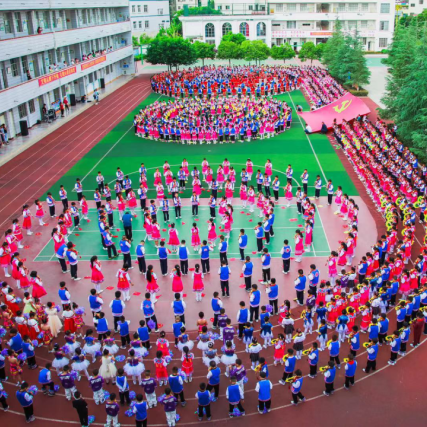 牟定县茅阳第二小学课后“千人同吹葫芦丝”