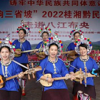 用琵琶弹唱铸牢中华民族共同体意识