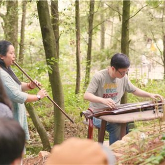 古琴泰斗吴文光拜谒琴人彭祉卿墓