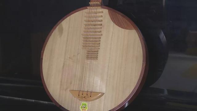 Intangible Cultural Heritage Instrument Yueqin Yi Yueqin Music Zgmzyq Cn